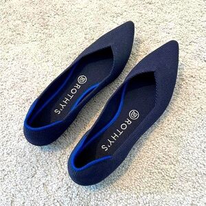NWOB Rothy’s navy “the Pointe” size 7